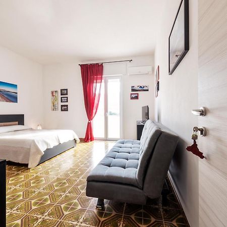 In Riva Al Mare B&B Capo dʼOrlando Eksteriør billede