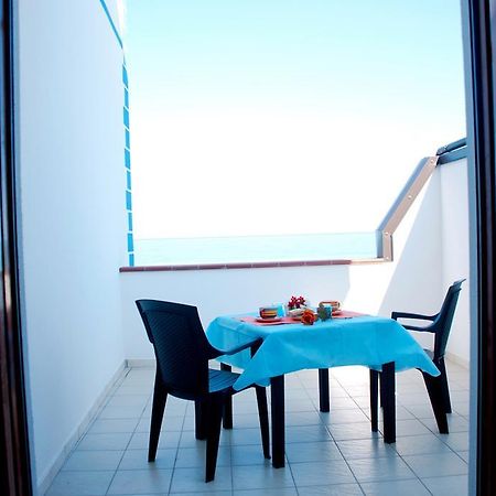 In Riva Al Mare B&B Capo dʼOrlando Eksteriør billede