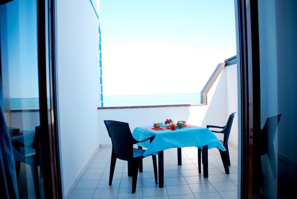 In Riva Al Mare B&B Capo dʼOrlando Eksteriør billede