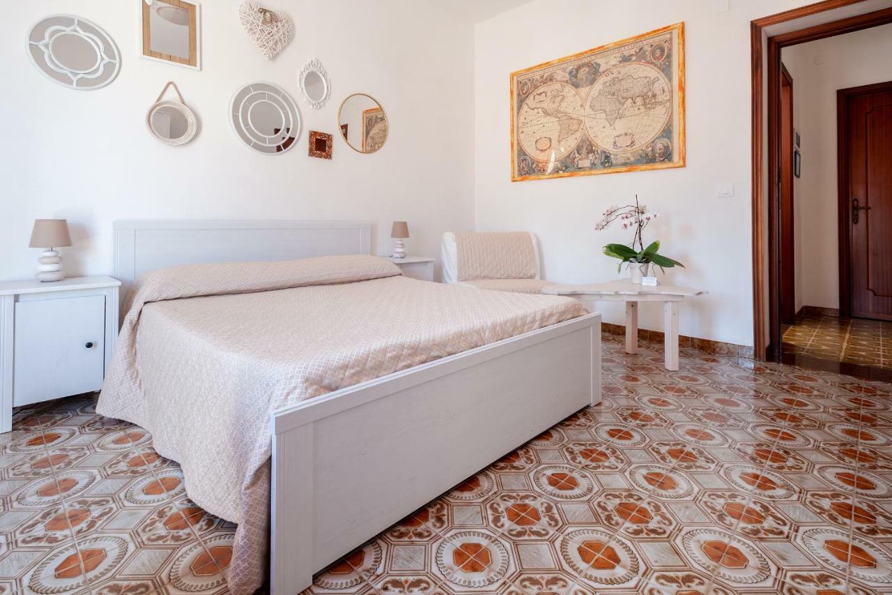 In Riva Al Mare B&B Capo dʼOrlando Eksteriør billede
