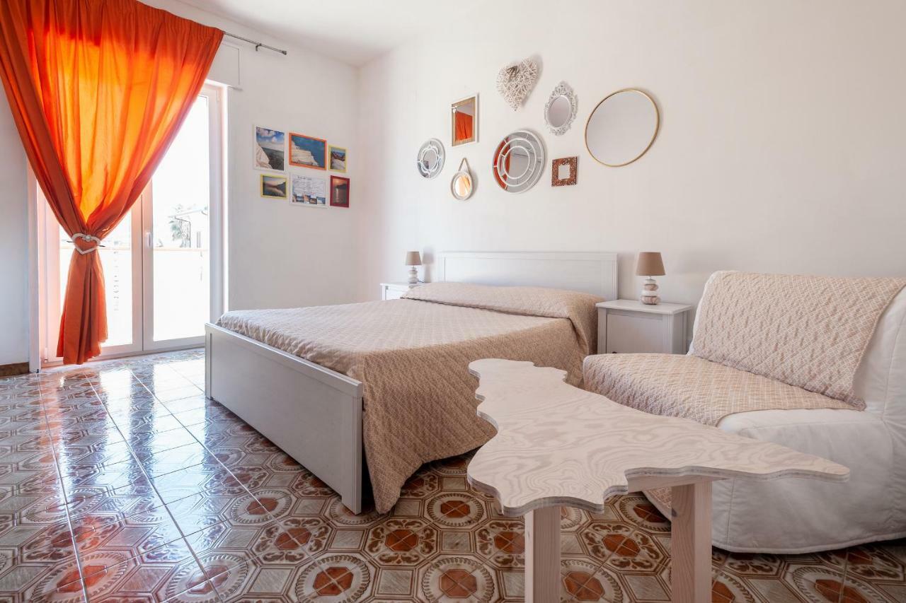 In Riva Al Mare B&B Capo dʼOrlando Eksteriør billede